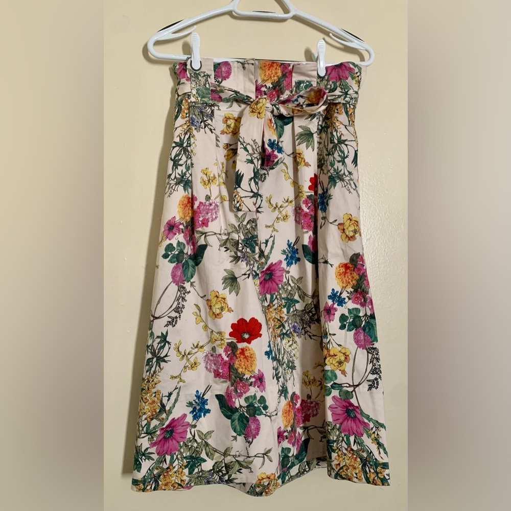 Size 6. Floral skirt with bow belt!
